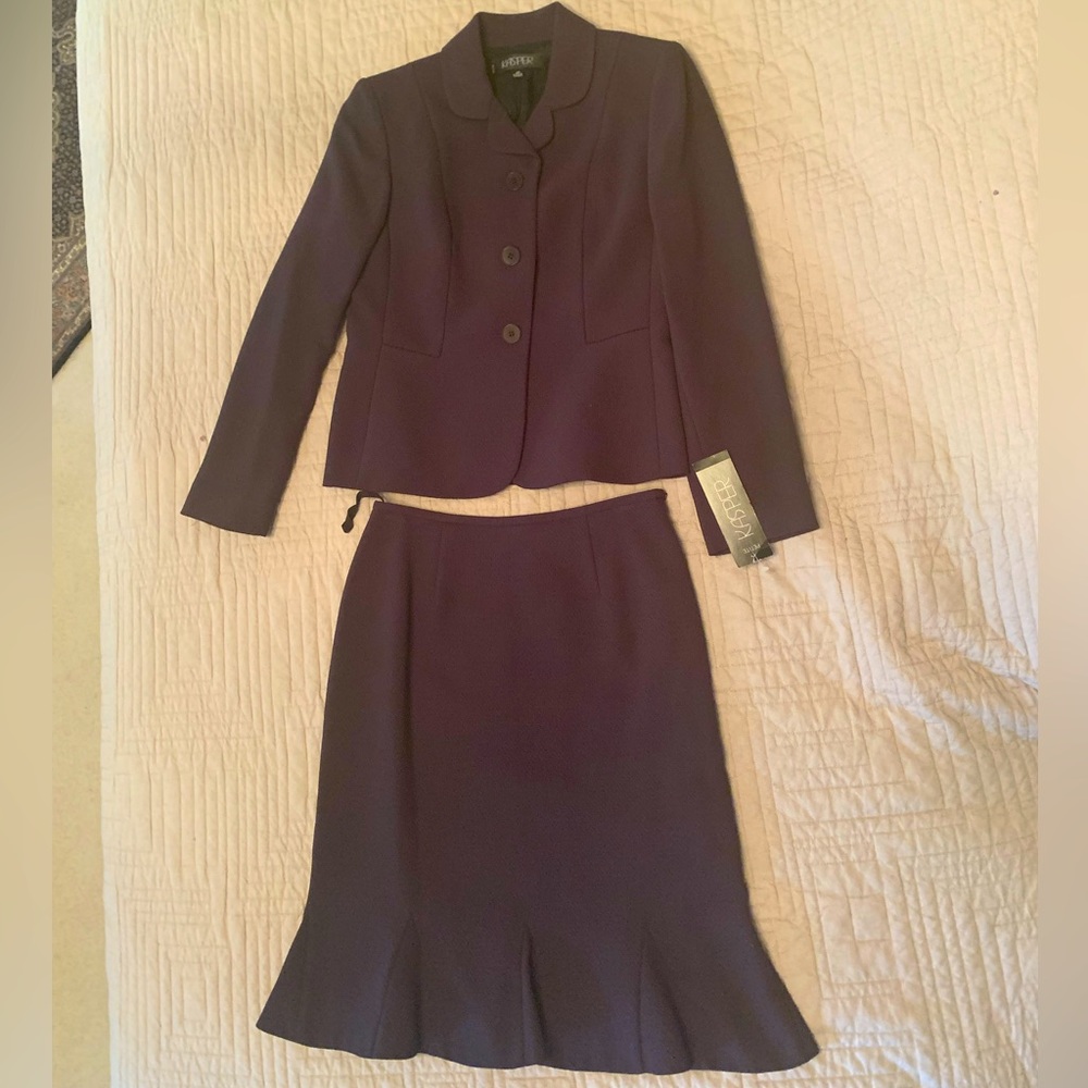 Kasper Skirt suit set with fitted Blazer top. Tags on . Perfect condition. Brown